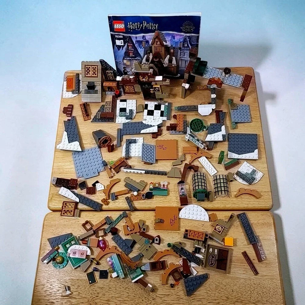 Retired LEGO Harry Potter 76388 Hogsmeade Village Visit - Incomplete - Picture 3 of 10